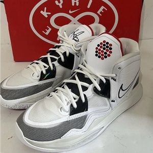 Nike Kyrie 8 Men’s Size 7.5 Basketball Shoes